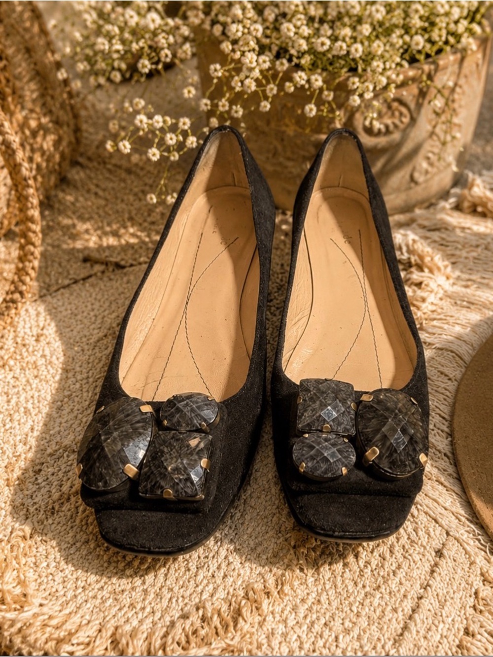 Kate spade NY Neely black suede size 6.5 flats with embellished